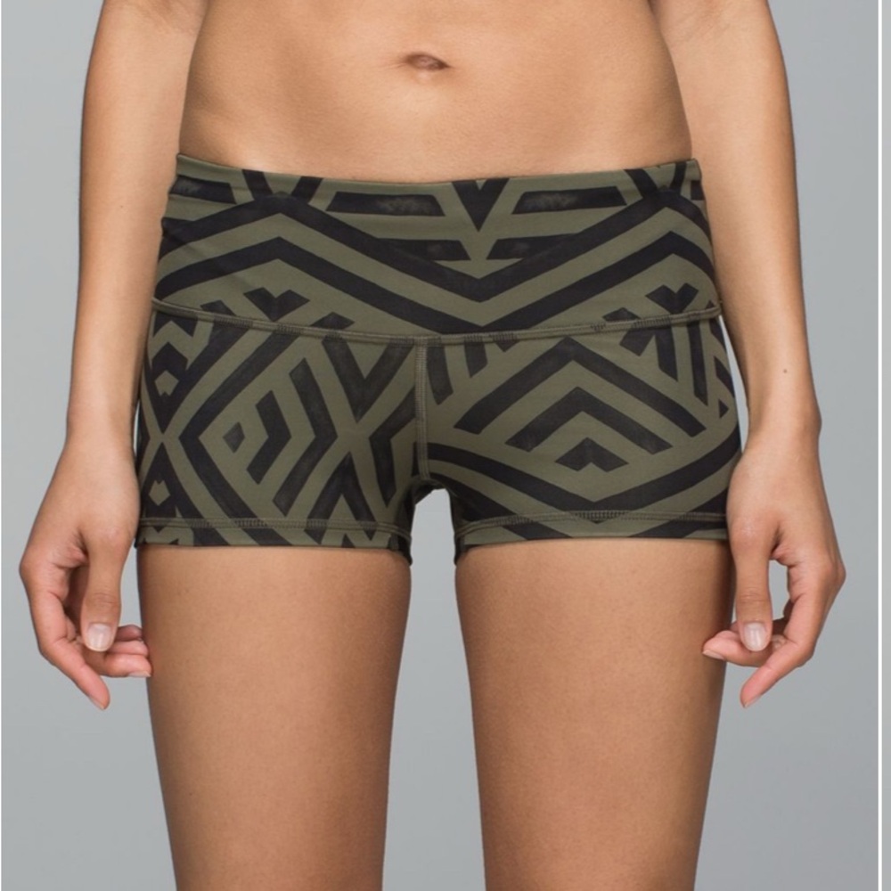 Lululemon Boogie Short *Full-On Luxtreme Chevron Shuffle Fatigue Green Black